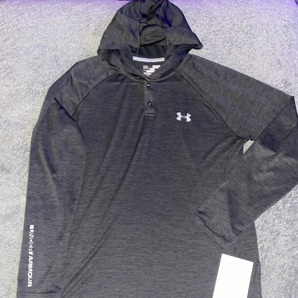Size medium under Armour golf hoodie